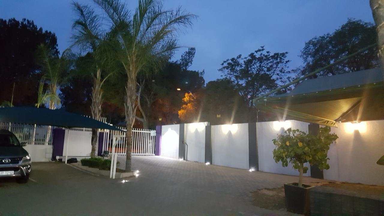 Lala Dene Lodge Bloemfontein Exterior photo